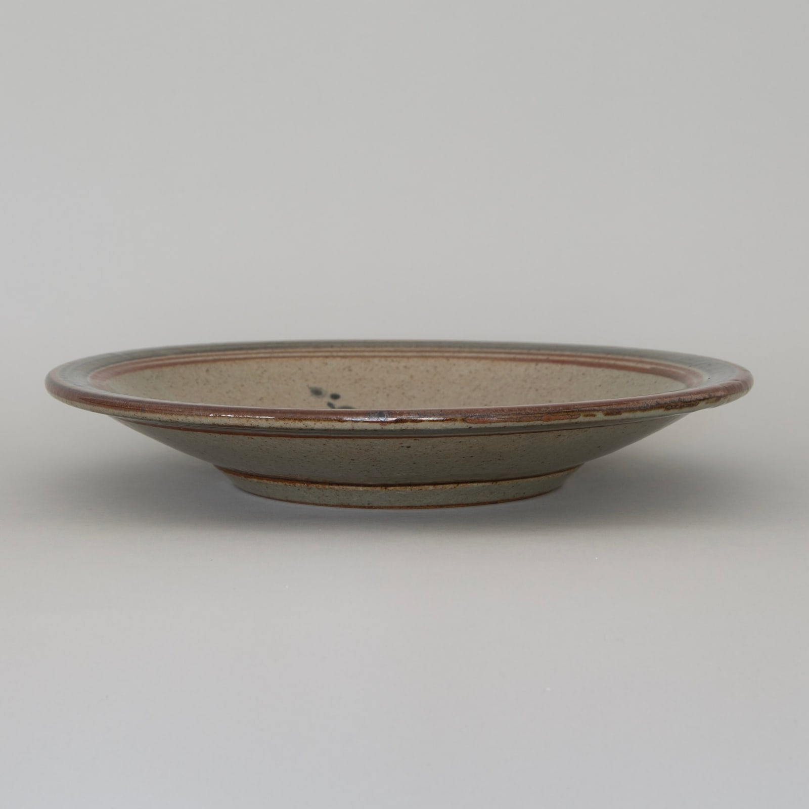 Dartington Pottery, Plate with floral motifs