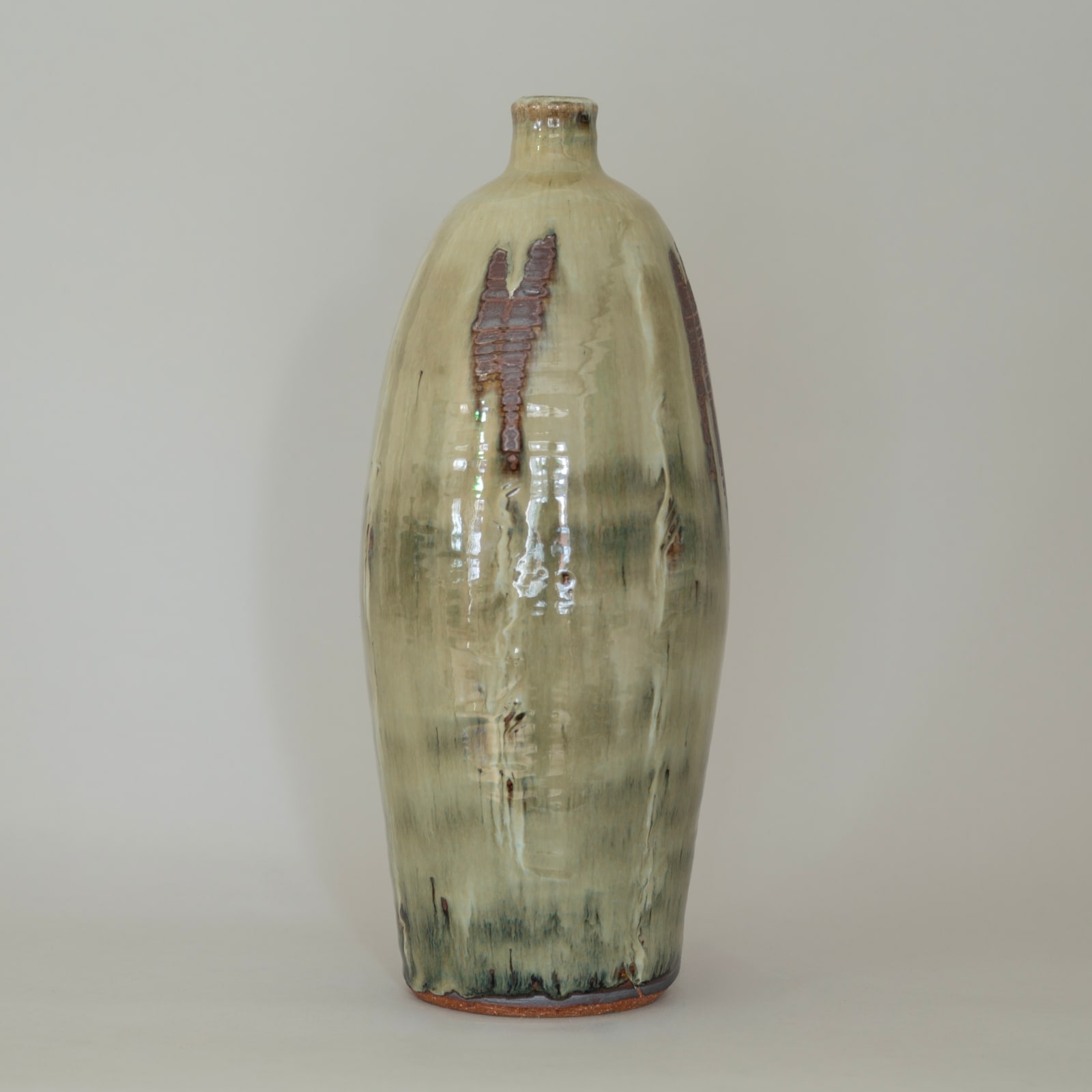 William Plumptre, Vase with finger wipe, 2025