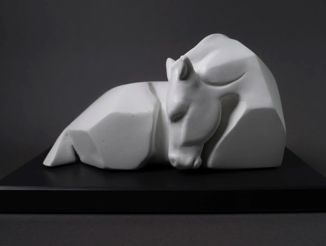 Claire Verity, VER V - Equus Albus