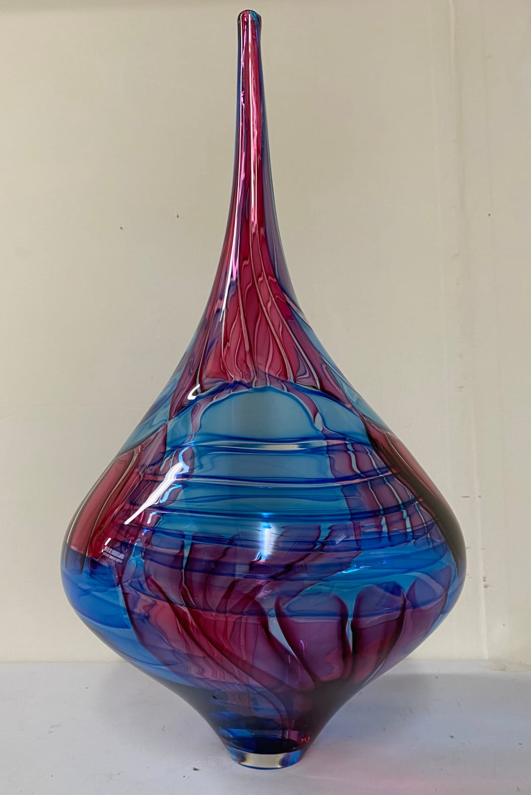 Bob Crooks, Spinning Top vase - ruby & aqua
