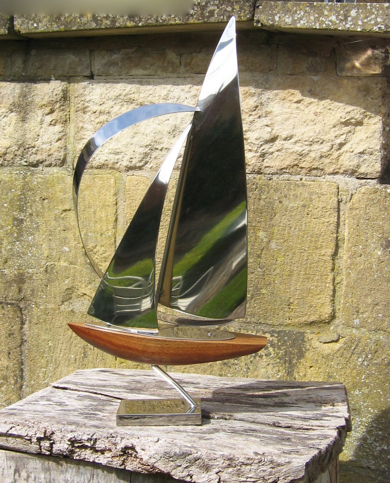 John Mellows, Large yacht with mahogany hull *