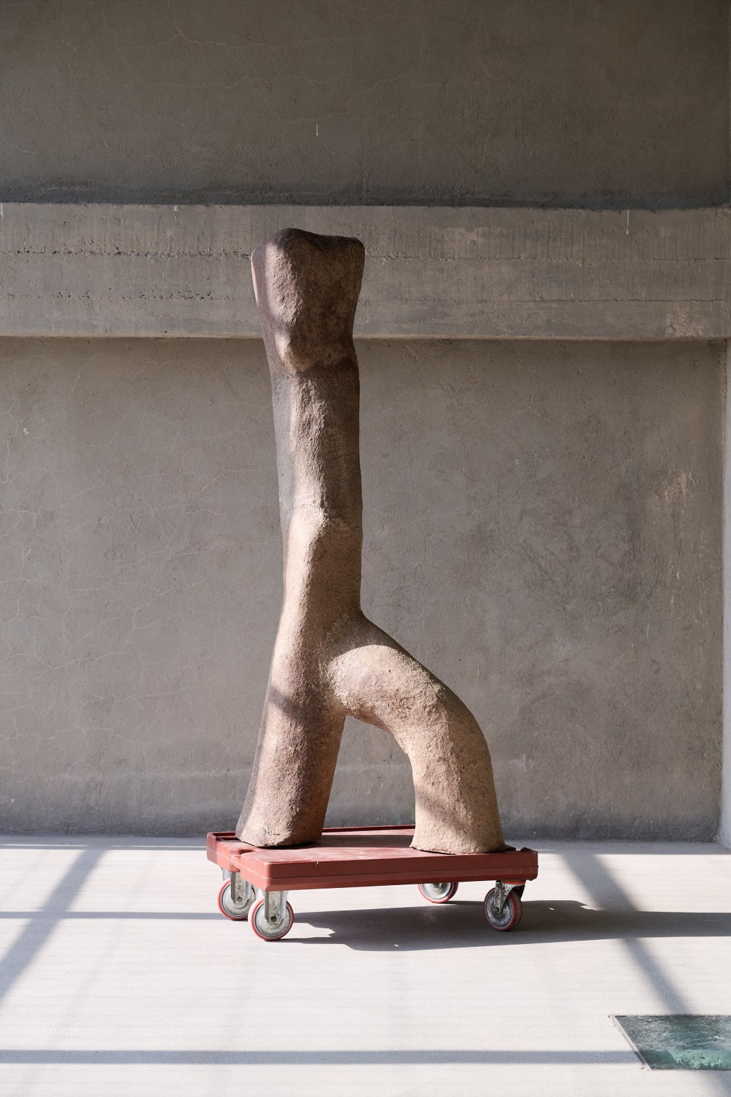 Florian Maritz, Stehende (standing) (Konglomerat eines Überflusses - series), 2023