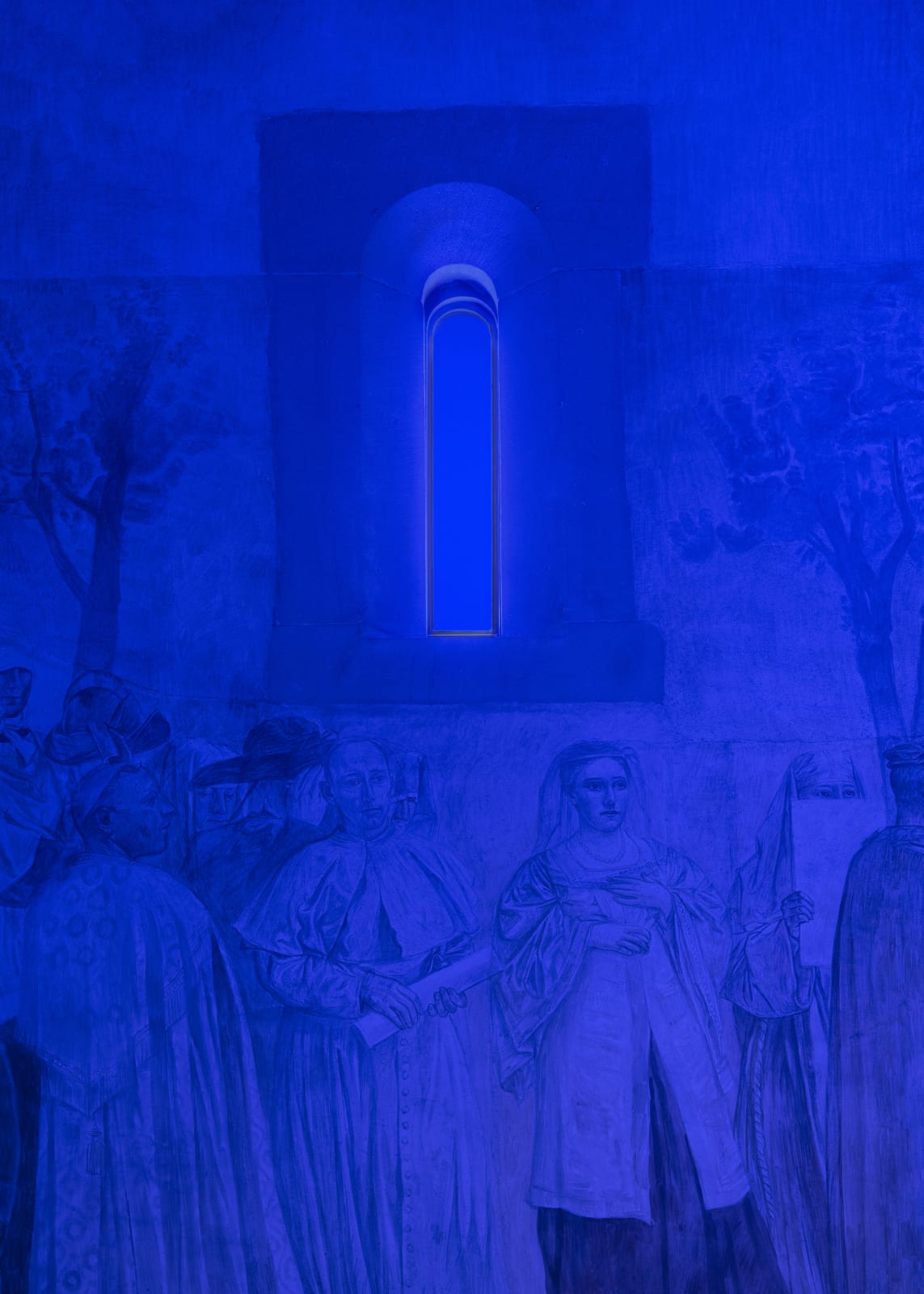 Pamela Rosenkranz, Alien Blue Window (Fraumünsterstrasse 28, Gleljs), 2018
