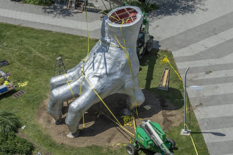 Tony Tasset, Judy's Hand Pavilion, 2018