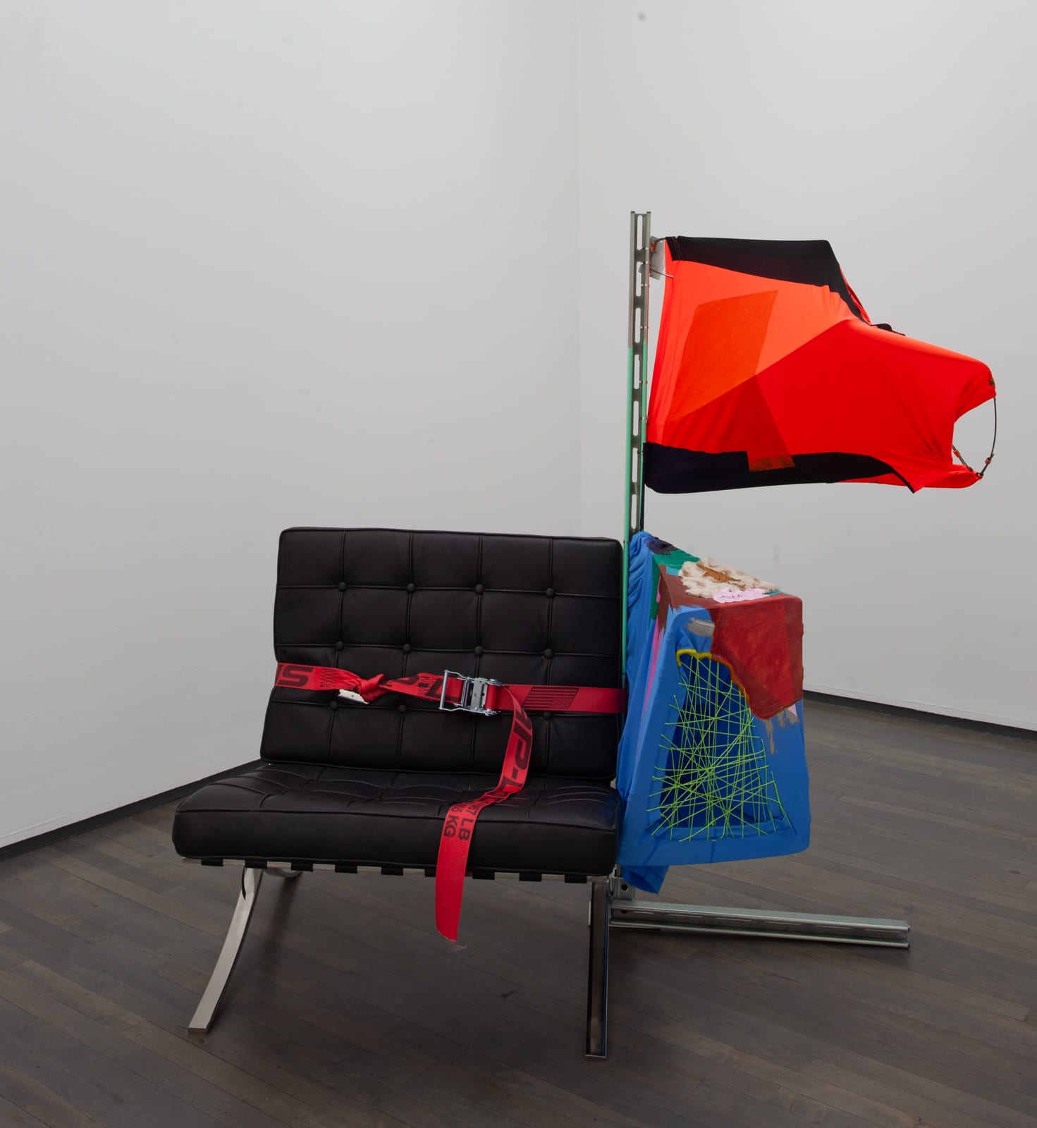Jessica Stockholder, Assist: Flagged & Down, 2017