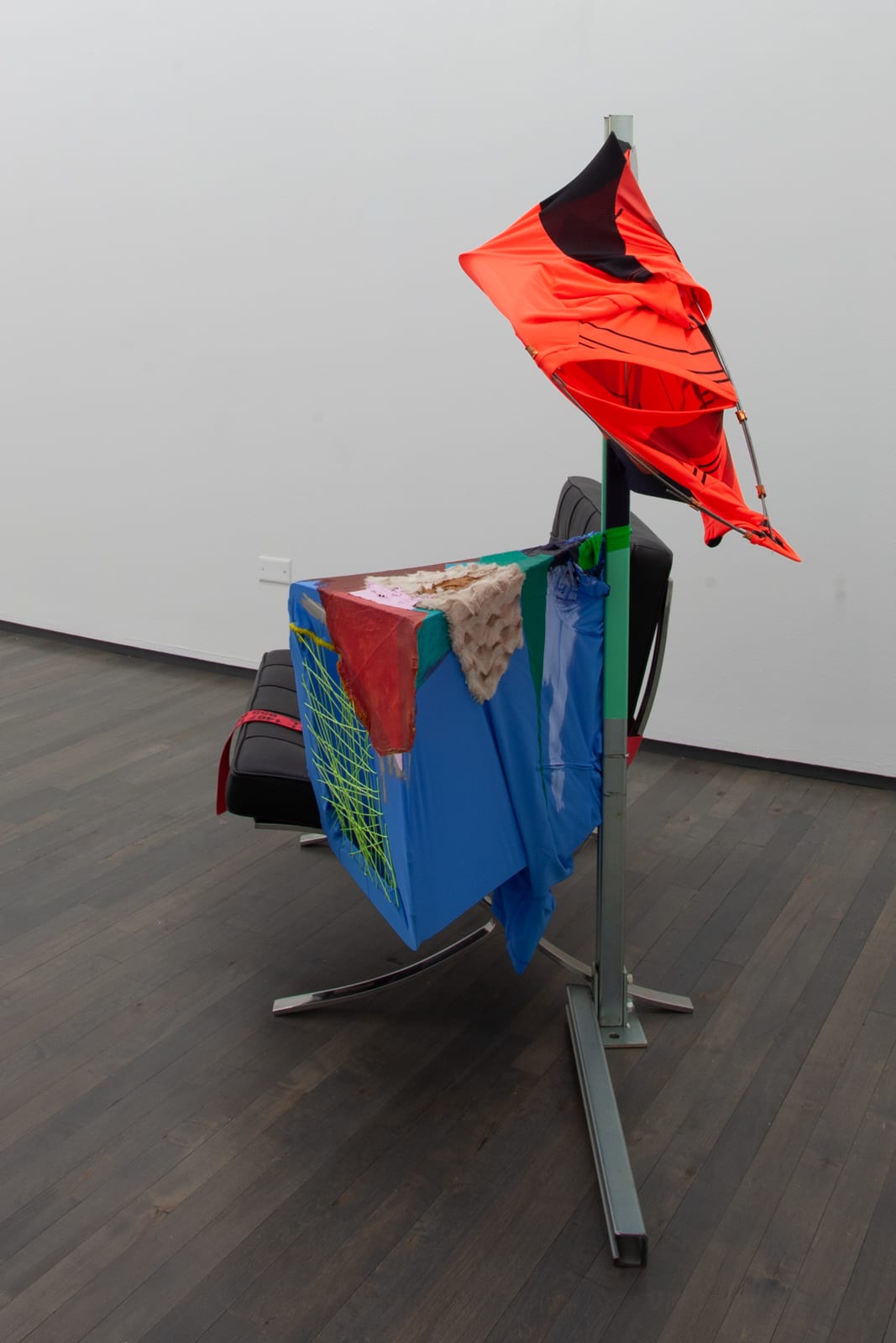 Jessica Stockholder, Assist: Flagged & Down, 2017