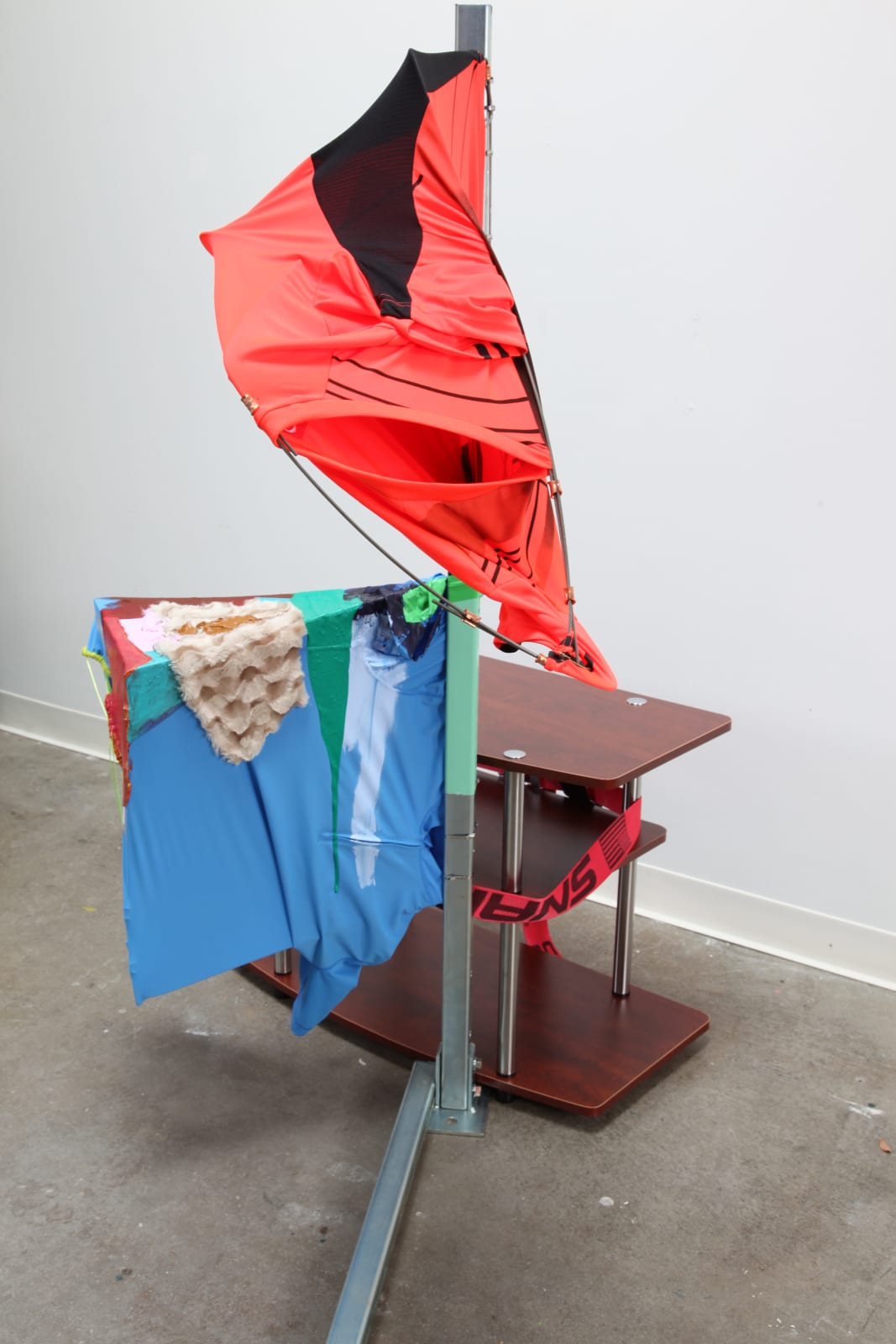 Jessica Stockholder, Assist: Flagged & Down, 2017