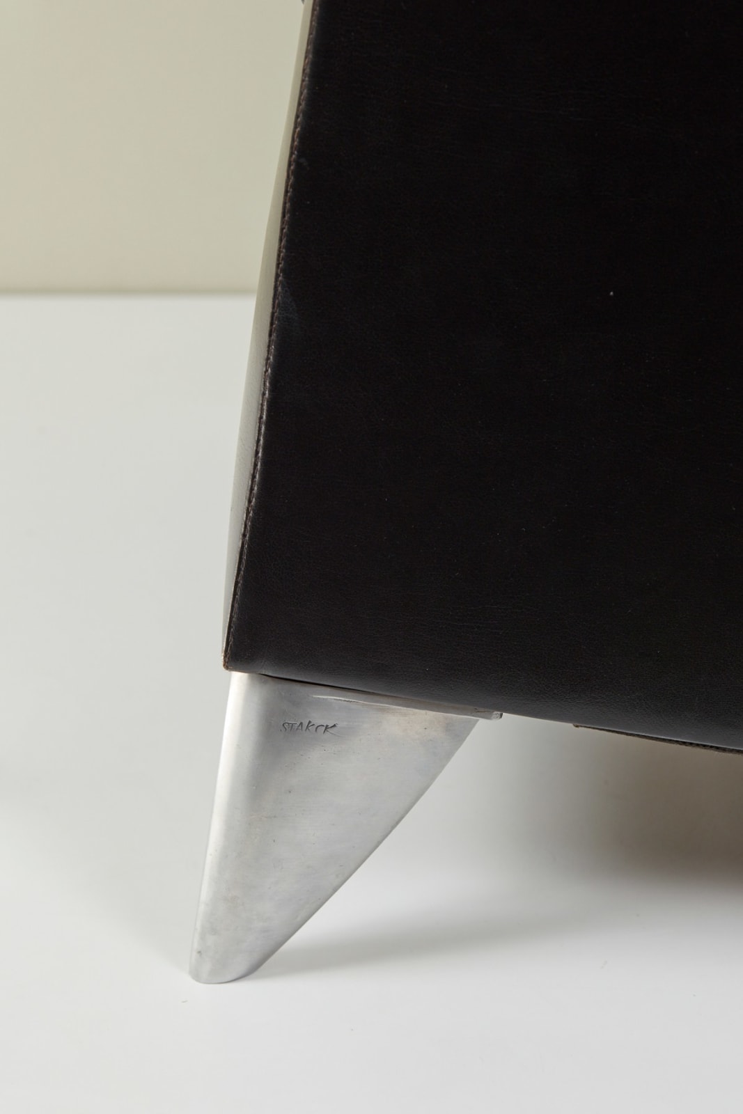 Philippe Starck, Paire de fauteuils Len Niggelman, Ca. 1985