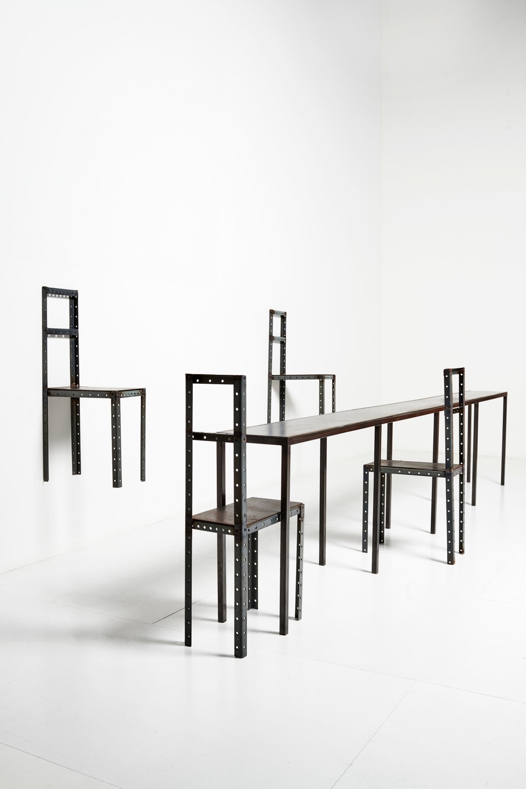 Robert Wilson, Table et 4 chaises Hamletmachine, 1986