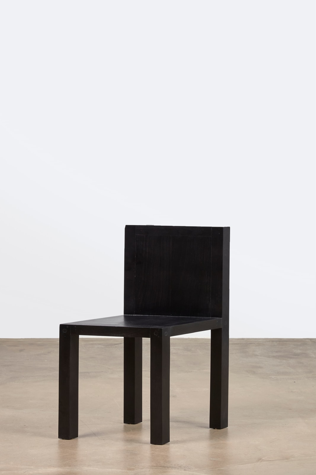 Paolo Pallucco, 100 sedie in una notte, Sedia 74 - Sedia che non ama i rapporti frontali, 1990