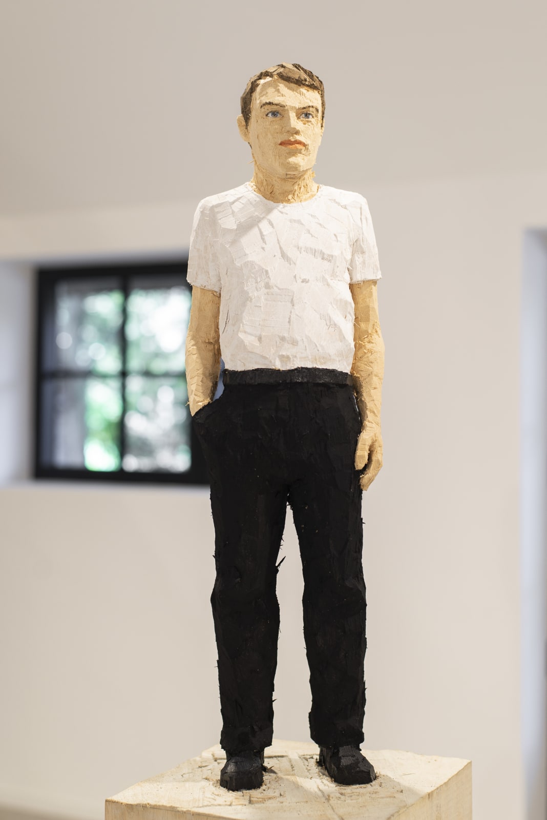 Stephan Balkenhol, Mann Hand in der Tasche, 2020