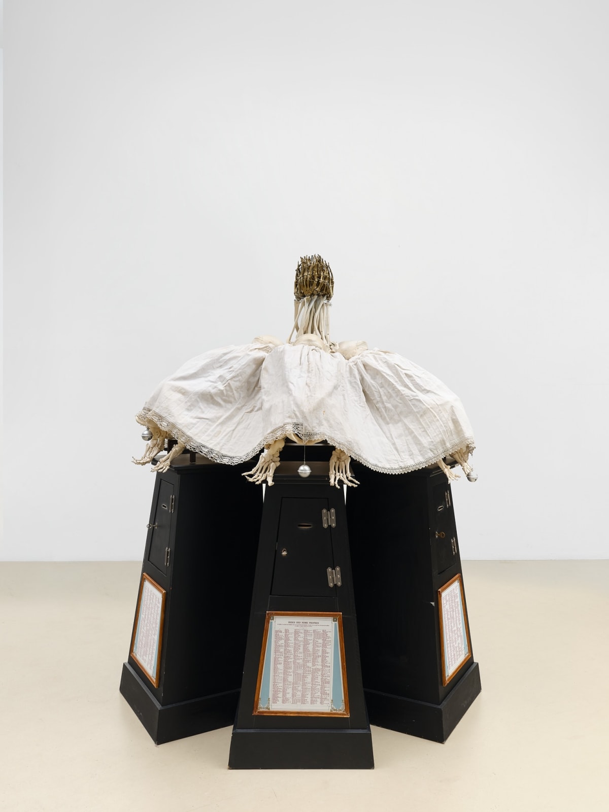 Patrick Van Caeckenbergh, Les dieux suppliants (The Supplicant Gods), 2000 - 2004 - 2009 - 2014