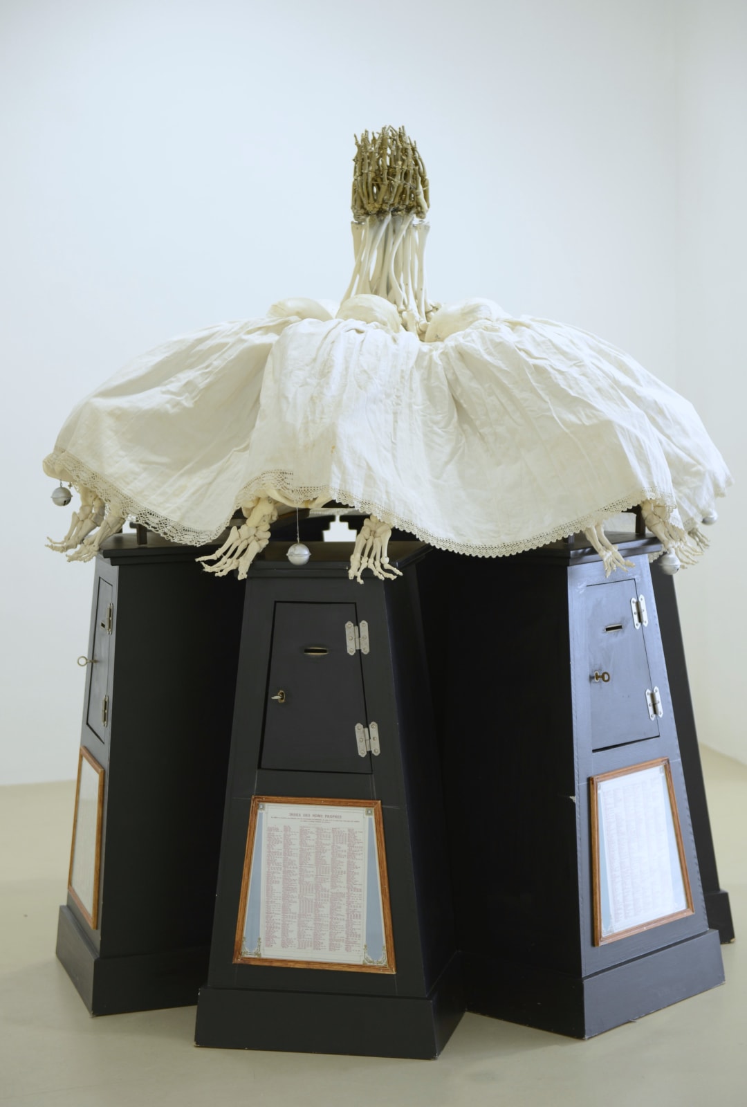 Patrick Van Caeckenbergh, Les dieux suppliants (The Supplicant Gods), 2000 - 2004 - 2009 - 2014