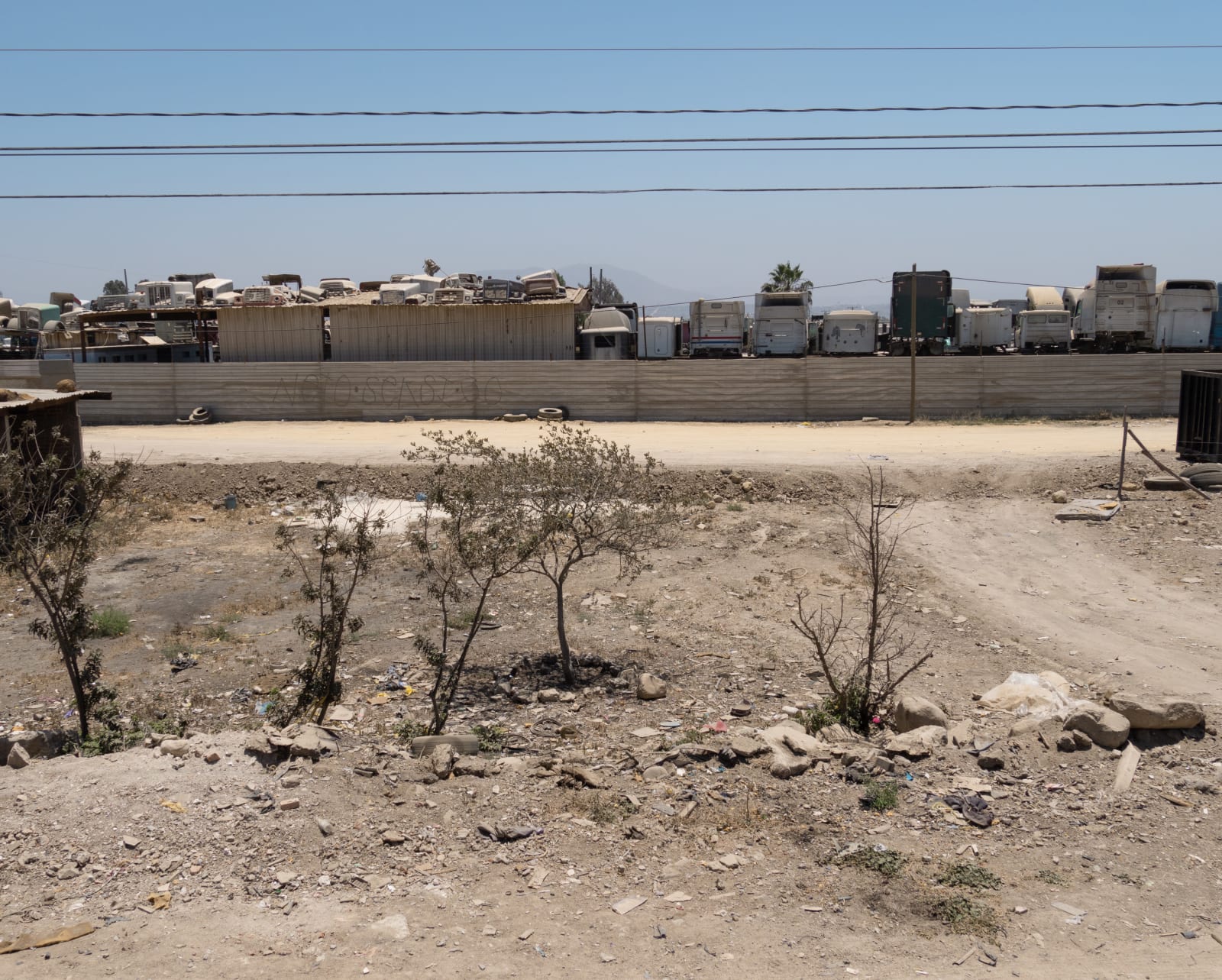 Elaine Byrne, Trump Vis a vis Prototype wall I, Mexico , 2025
