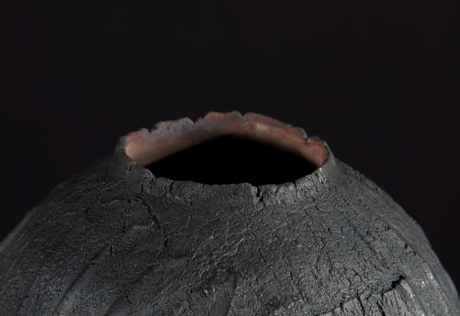 Patricia Shone, Small Earth Jar, 2022