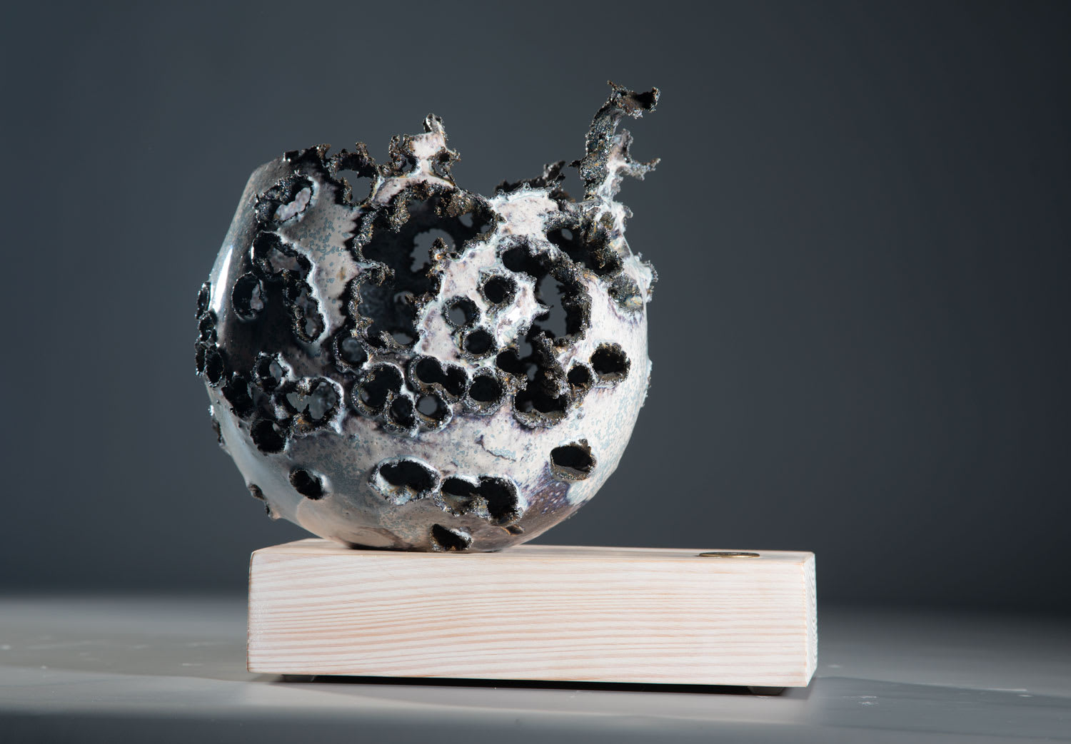 Allison Weightman, Shotgun bowl on wooden plinth