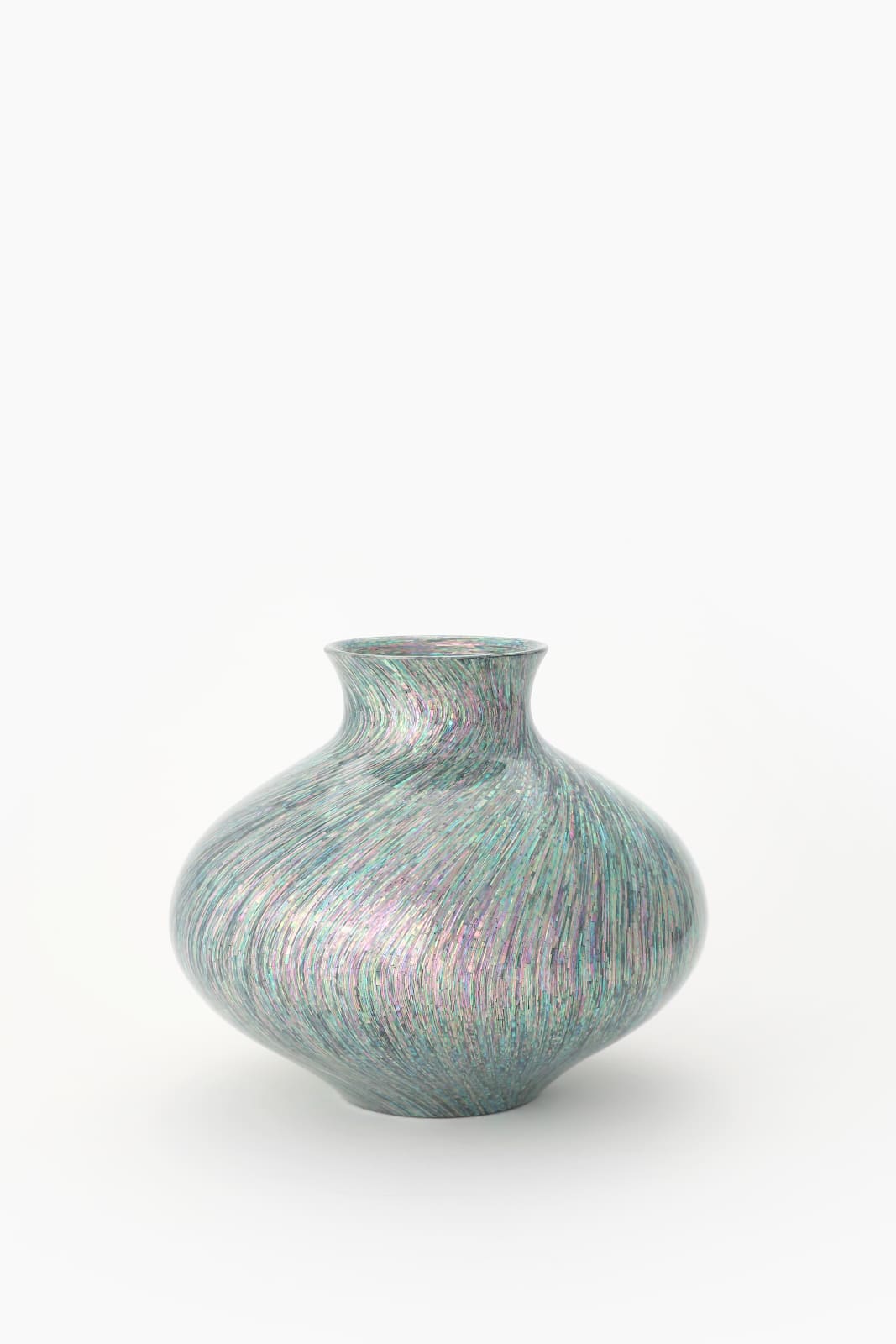 Lee Chang-soo, Mother-of-pearl Jar, 2025