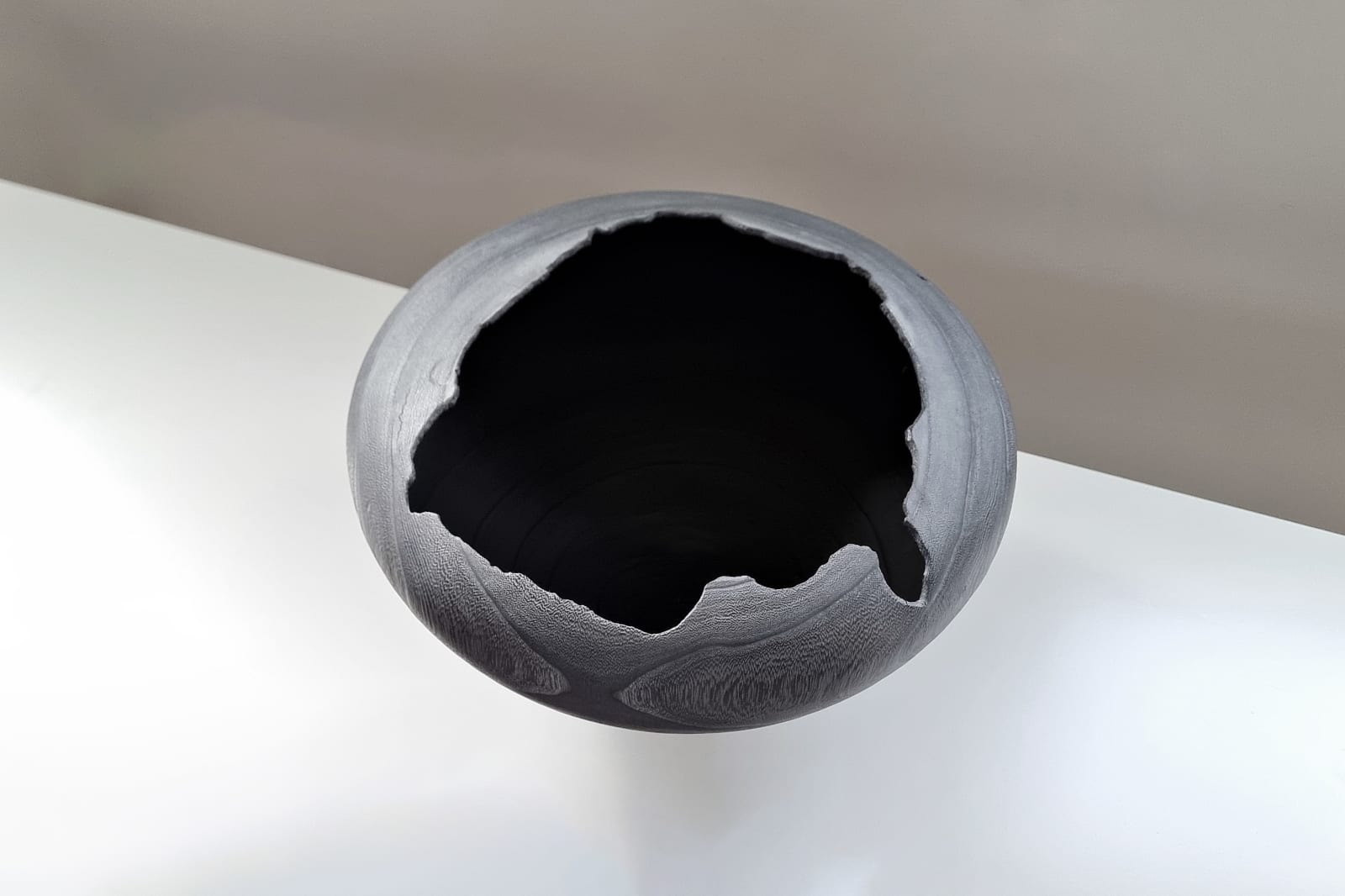 Kim Ki-tae, Natural Grey Jar, 2025