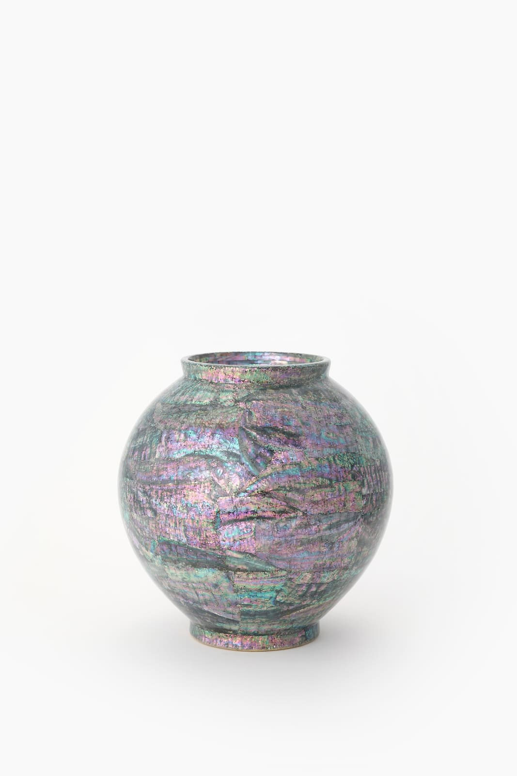 Lee Chang-soo, Mother-of-pearl Jar, 2021