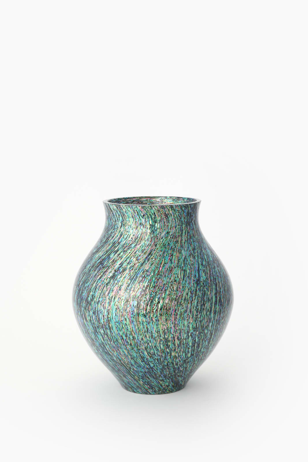 Lee Chang-soo, Mother-of-pearl Jar, 2023