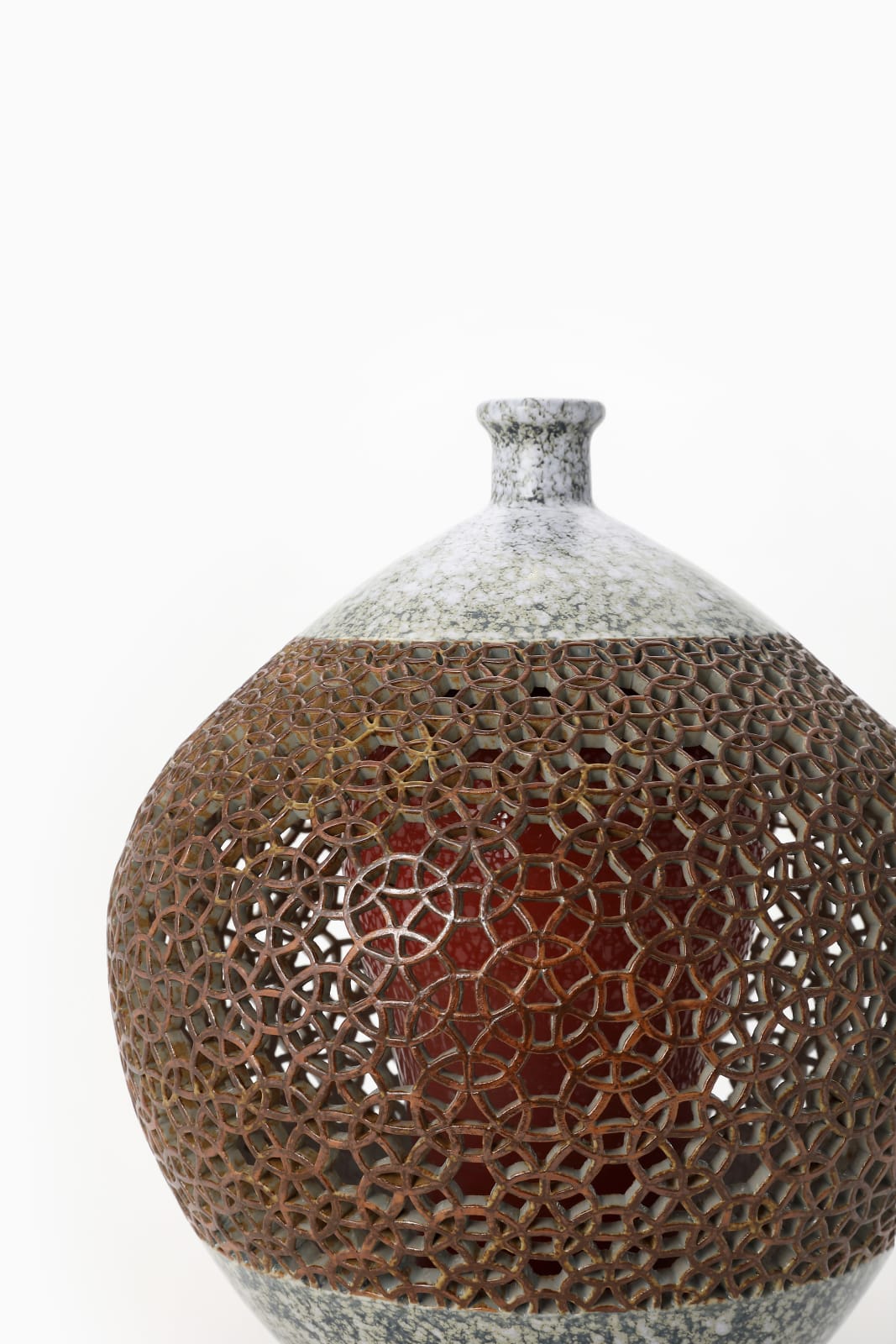 Lee Chang-soo, Double-openwork Jar, 2024