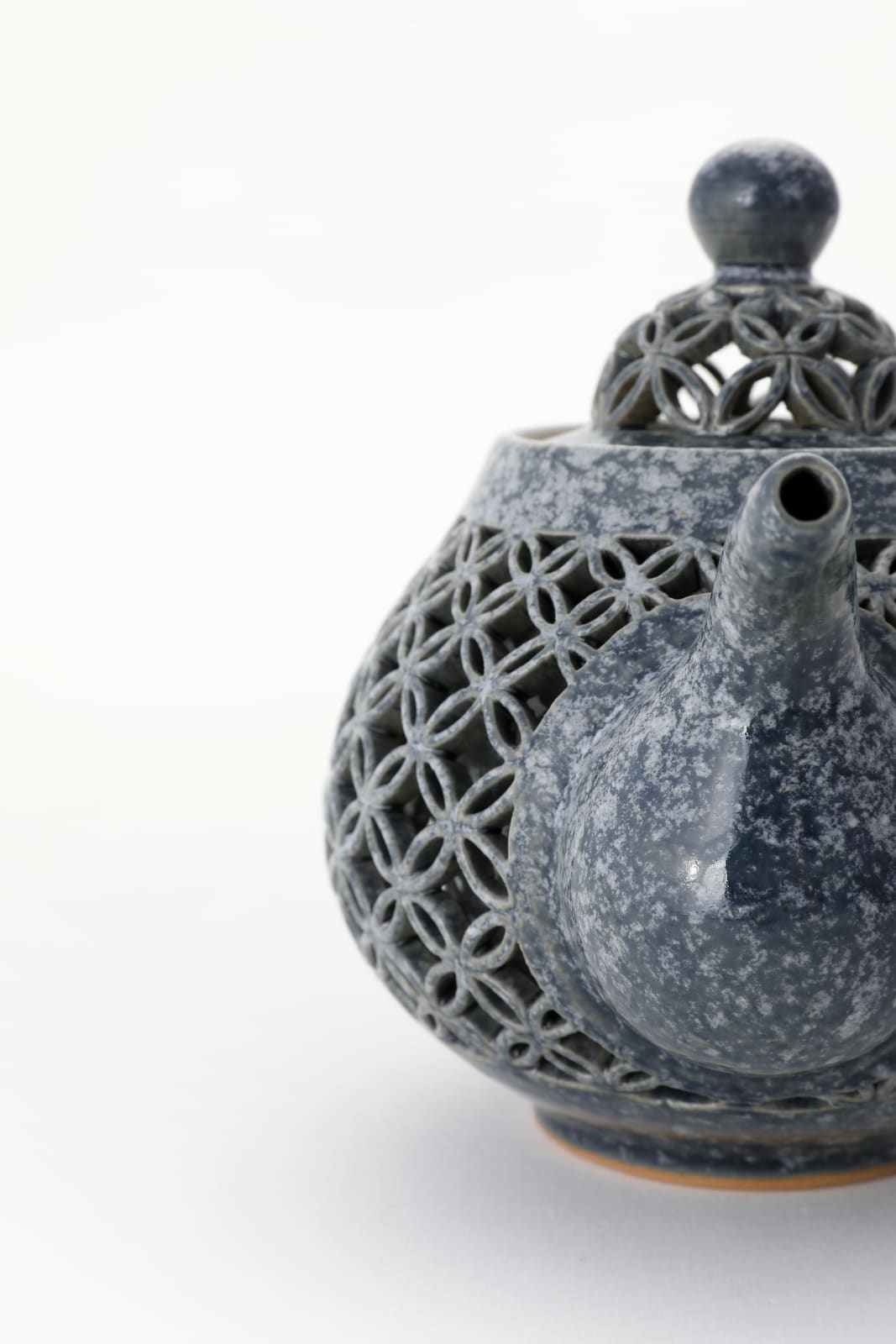 Lee Chang-soo, Double-openwork Teapot, 2024
