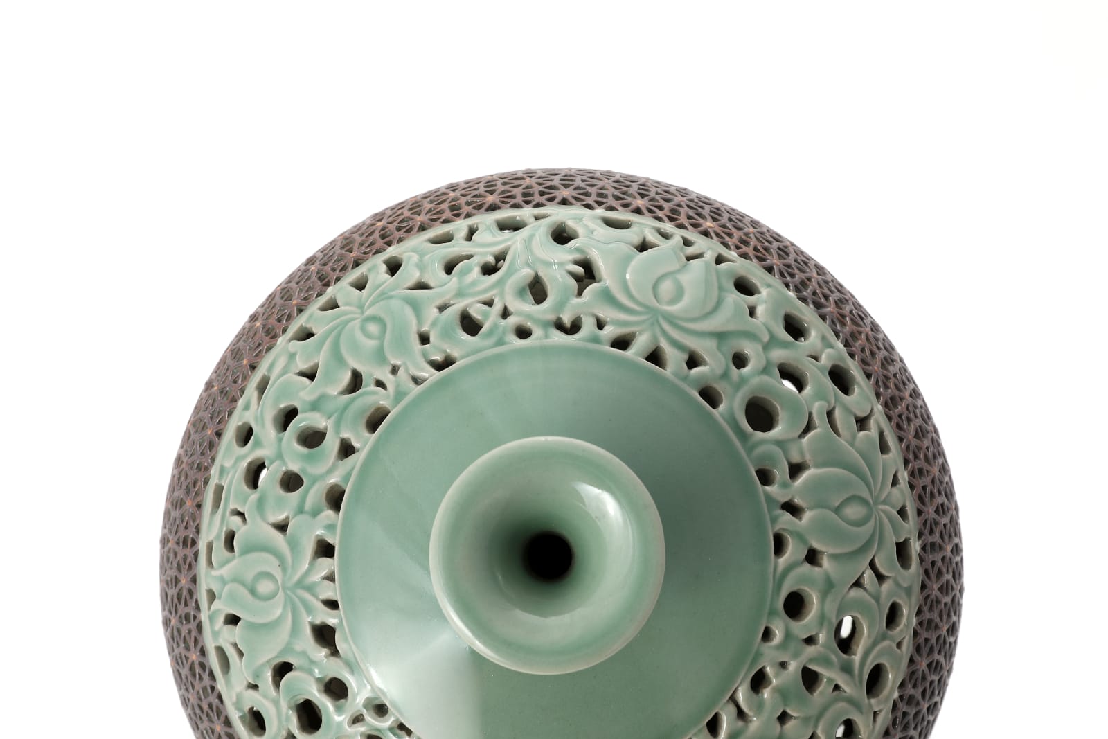 Lee Chang-soo, Double-openwork Jar with Peonies Decoration, 2018