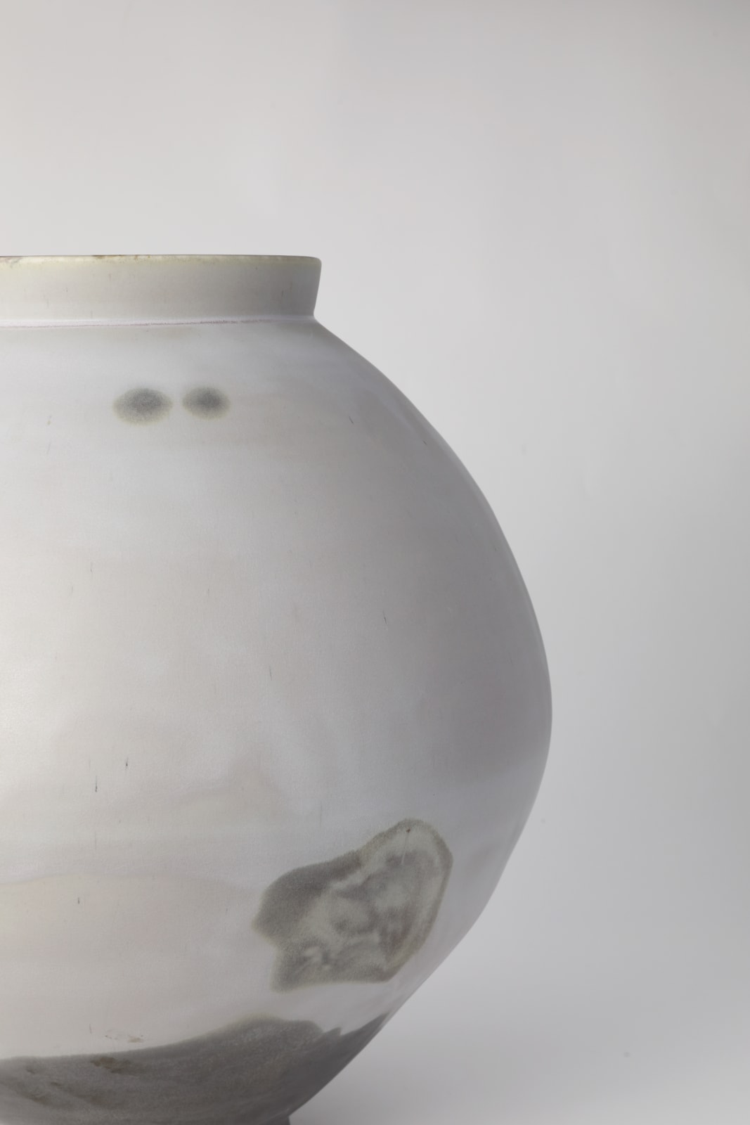 Kim Pan-ki, Moon Jar, 2024