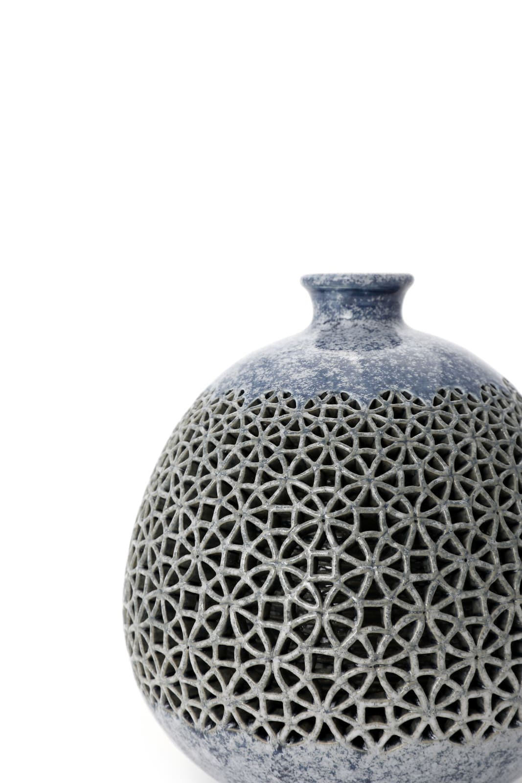 Lee Chang-soo, Openwork Jar, 2024