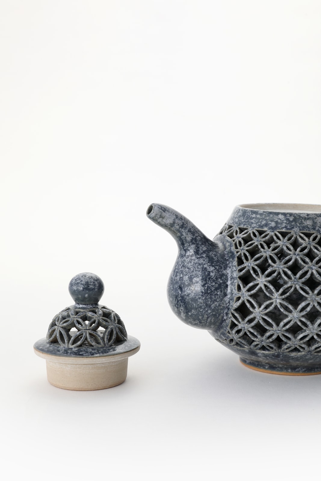 Lee Chang-soo, Double-openwork Teapot, 2024