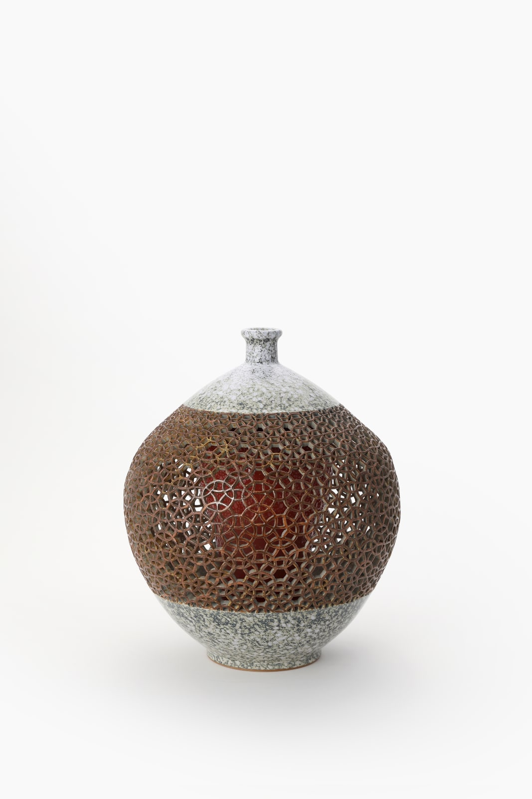 Lee Chang-soo, Double-openwork Jar, 2024