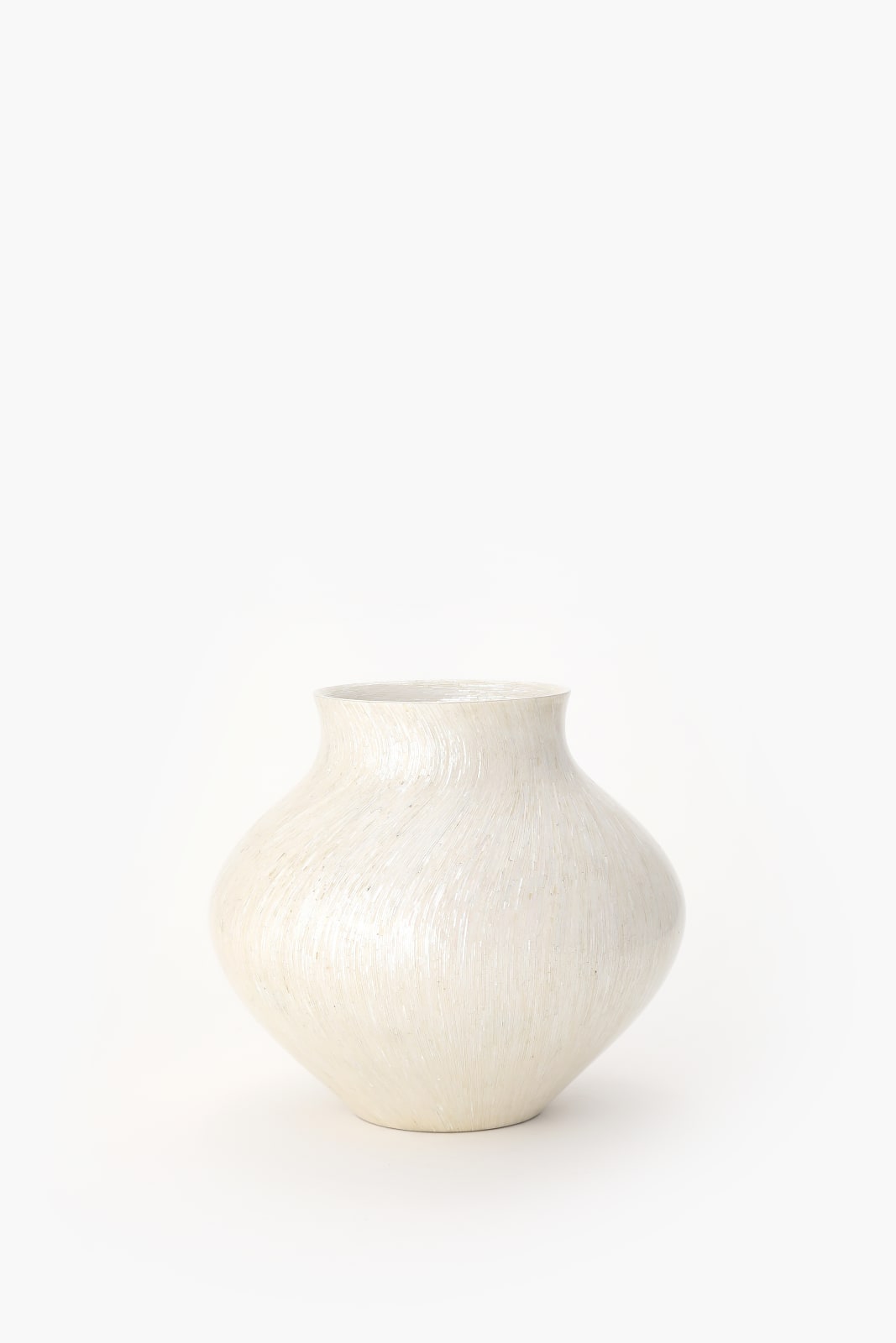Lee Chang-soo, White Mother-of-pearl Jar, 2025