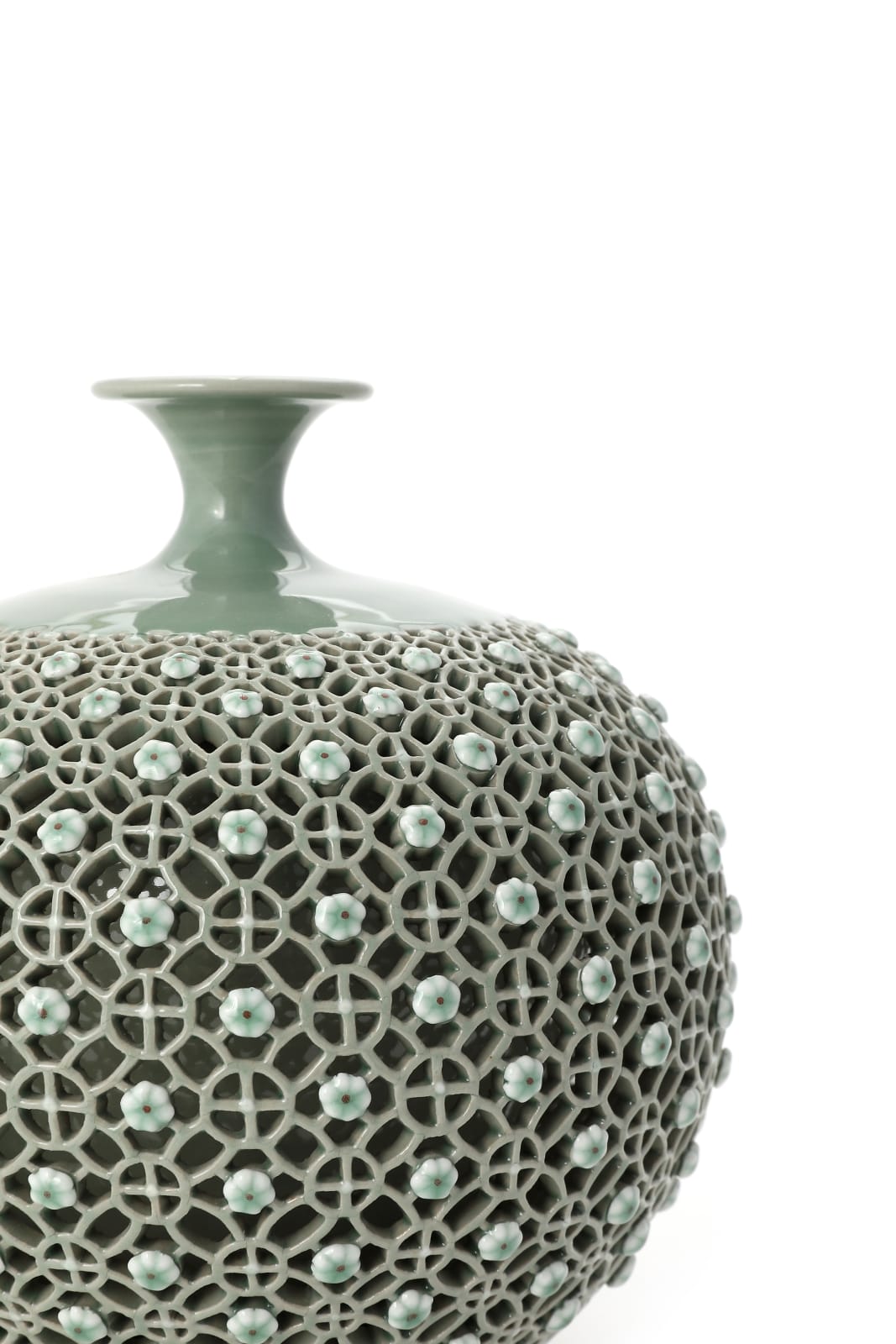 Lee Chang-soo, Openwork Jar, 2018