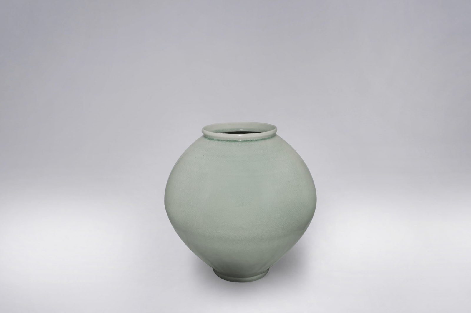 Shin Gyung-Kyun, Moon Jar, 2022