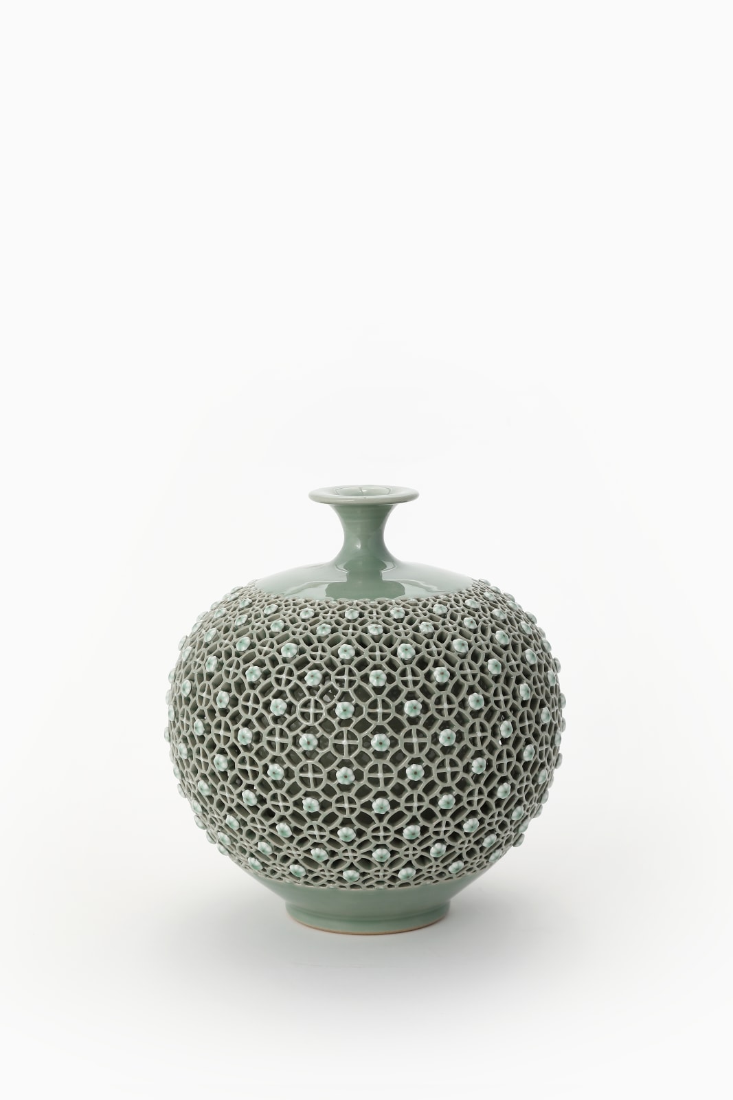 Lee Chang-soo, Openwork Jar, 2018