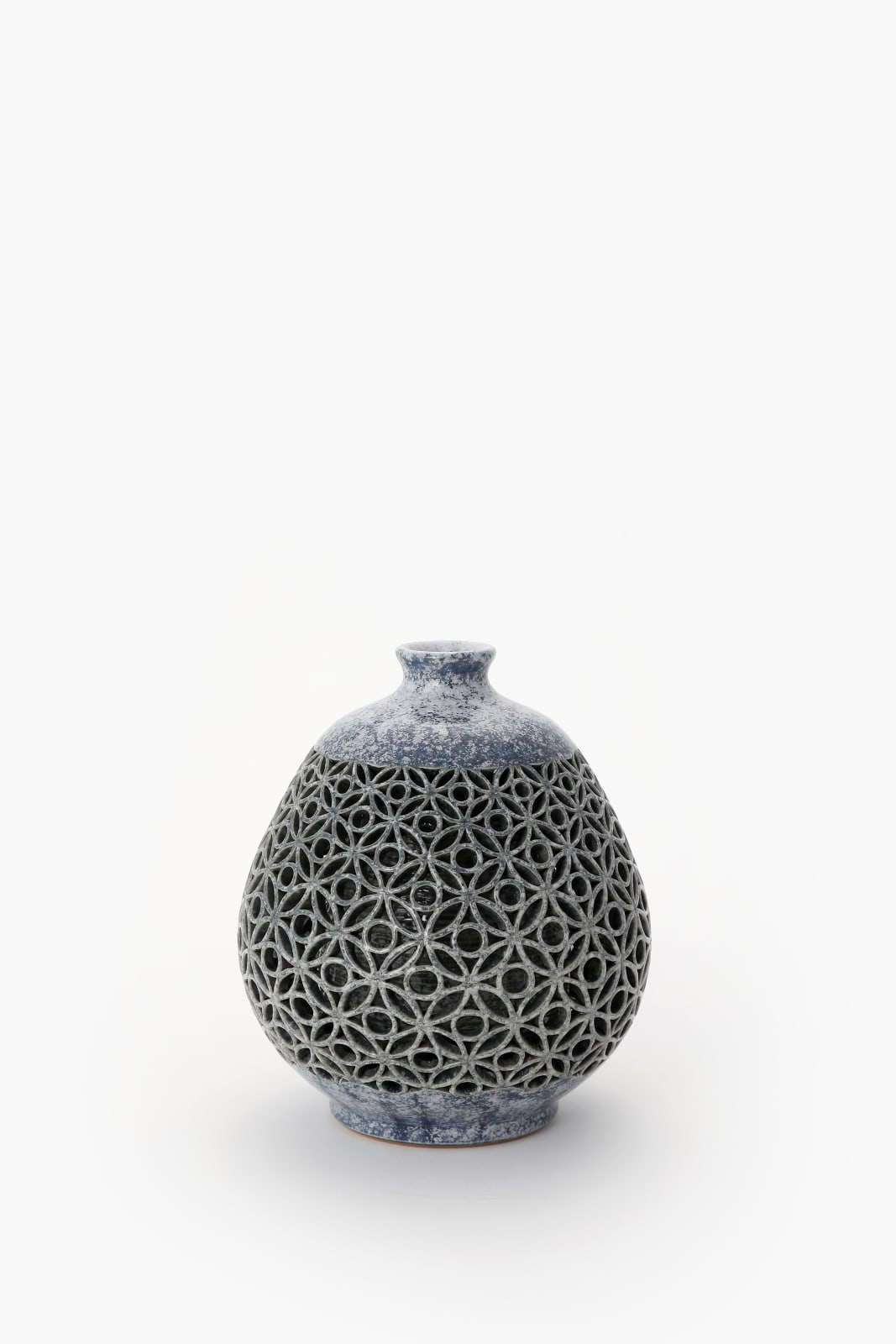 Lee Chang-soo, Double-openwork Jar, 2024