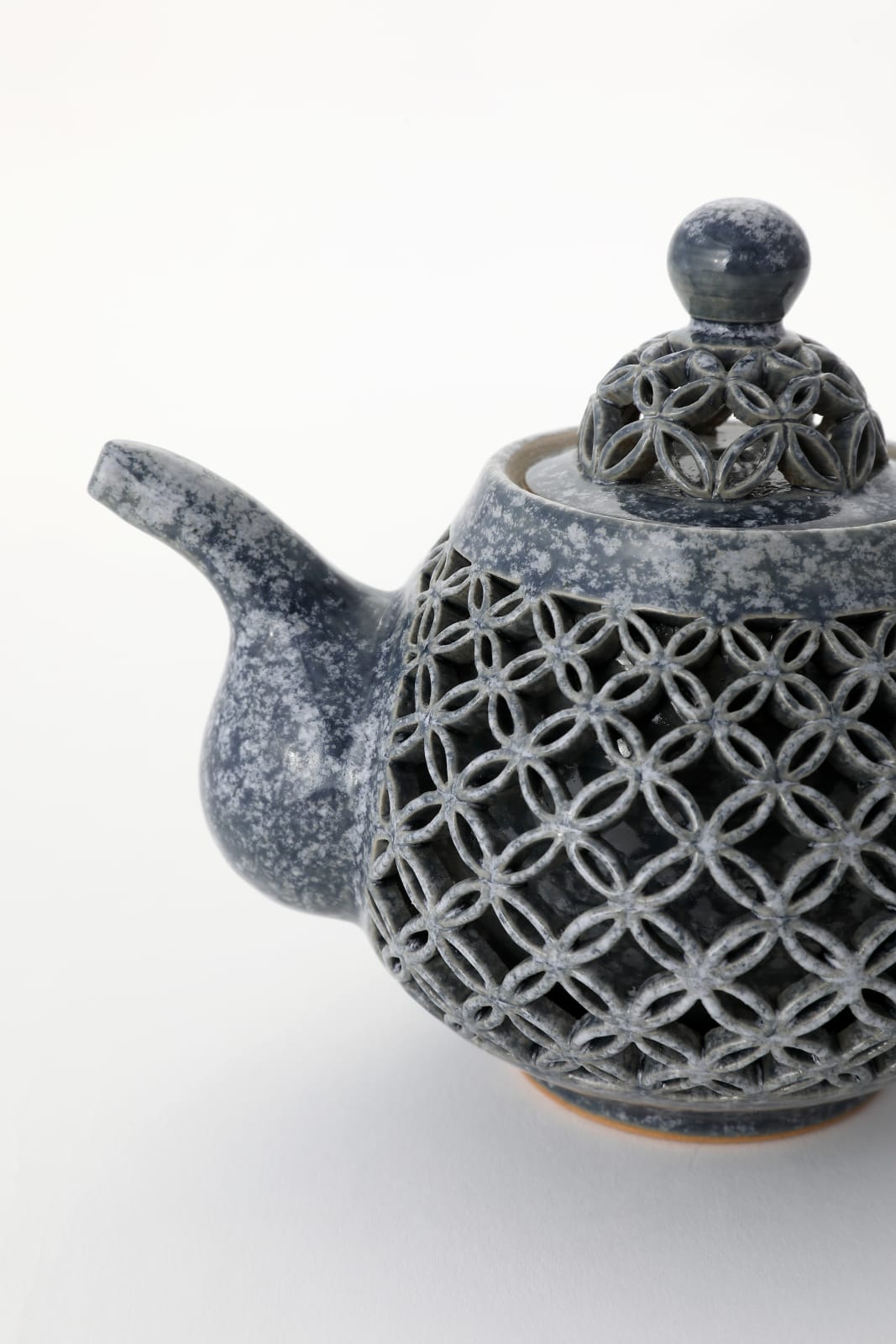 Lee Chang-soo, Double-openwork Teapot, 2024