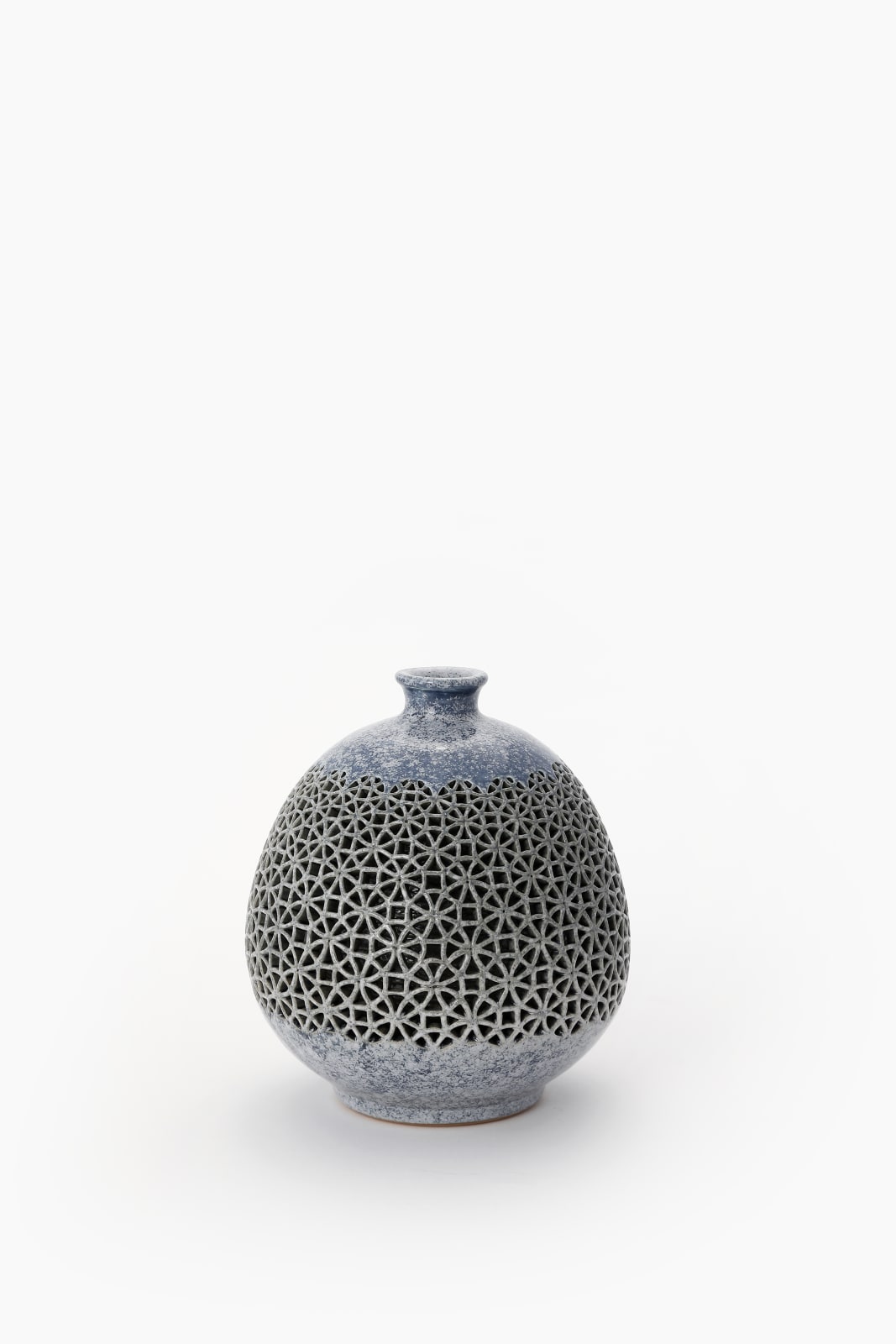 Lee Chang-soo, Openwork Jar, 2024