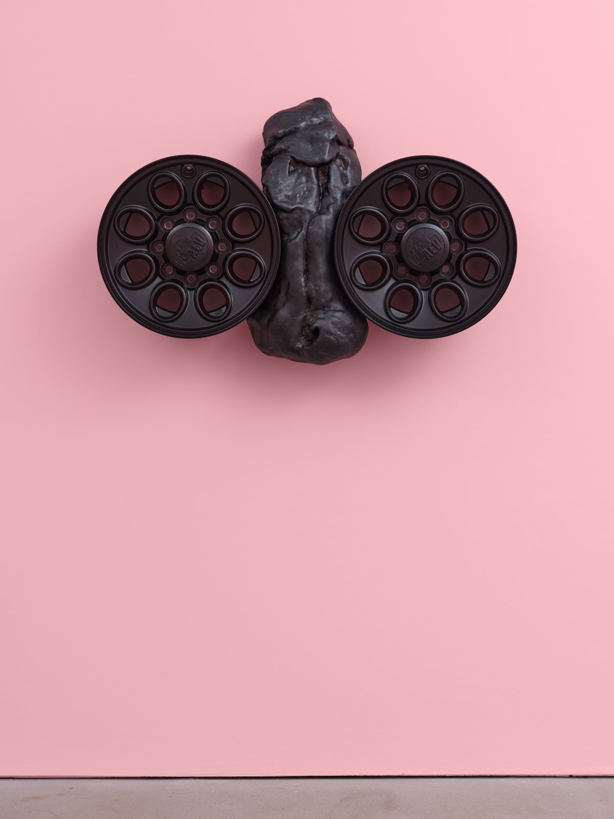 Guan Xiao, Dark eyes as dark as the eyes, 2021