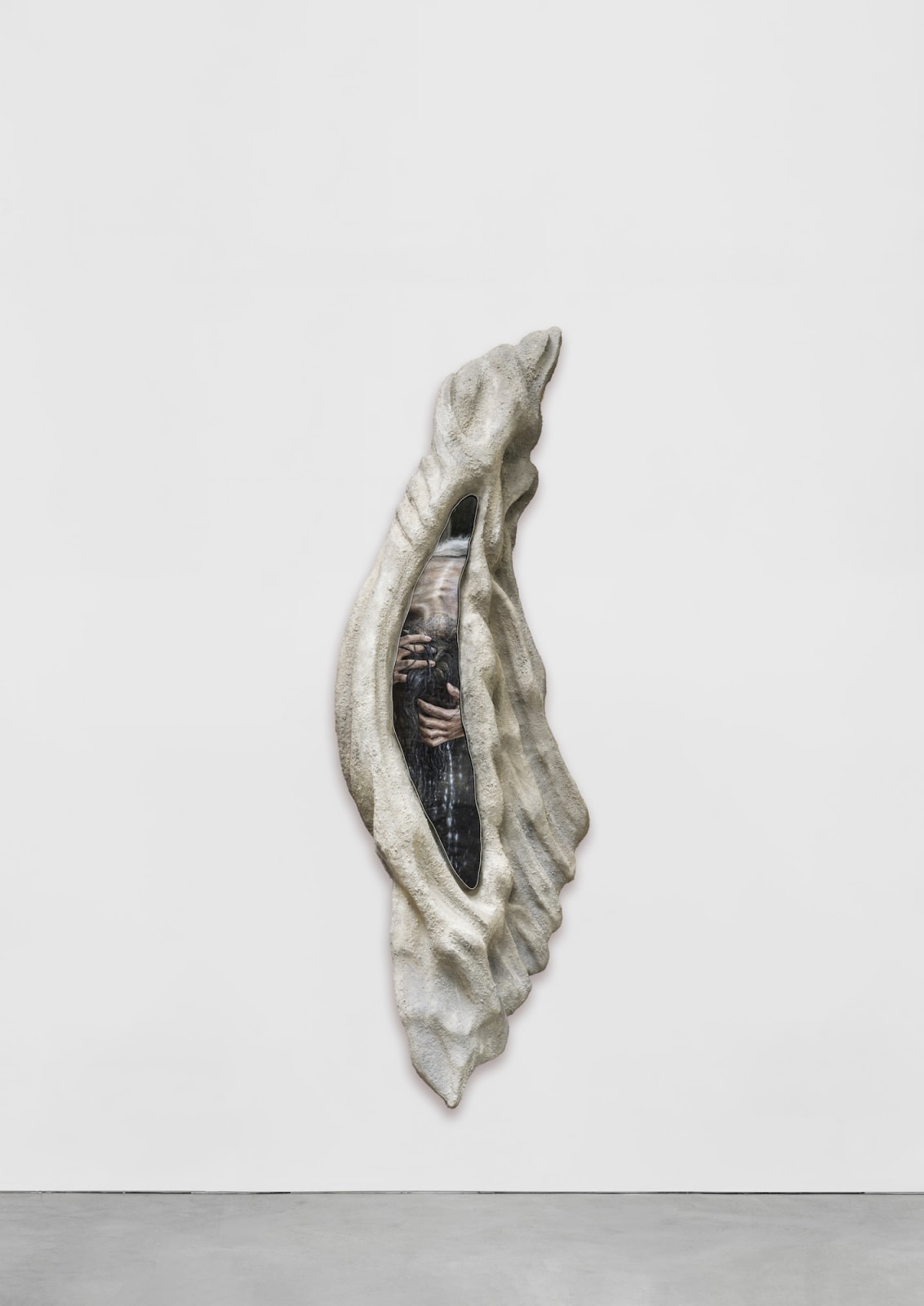 Klára Hosnedlová, Untitled (from the series embrace), 2025