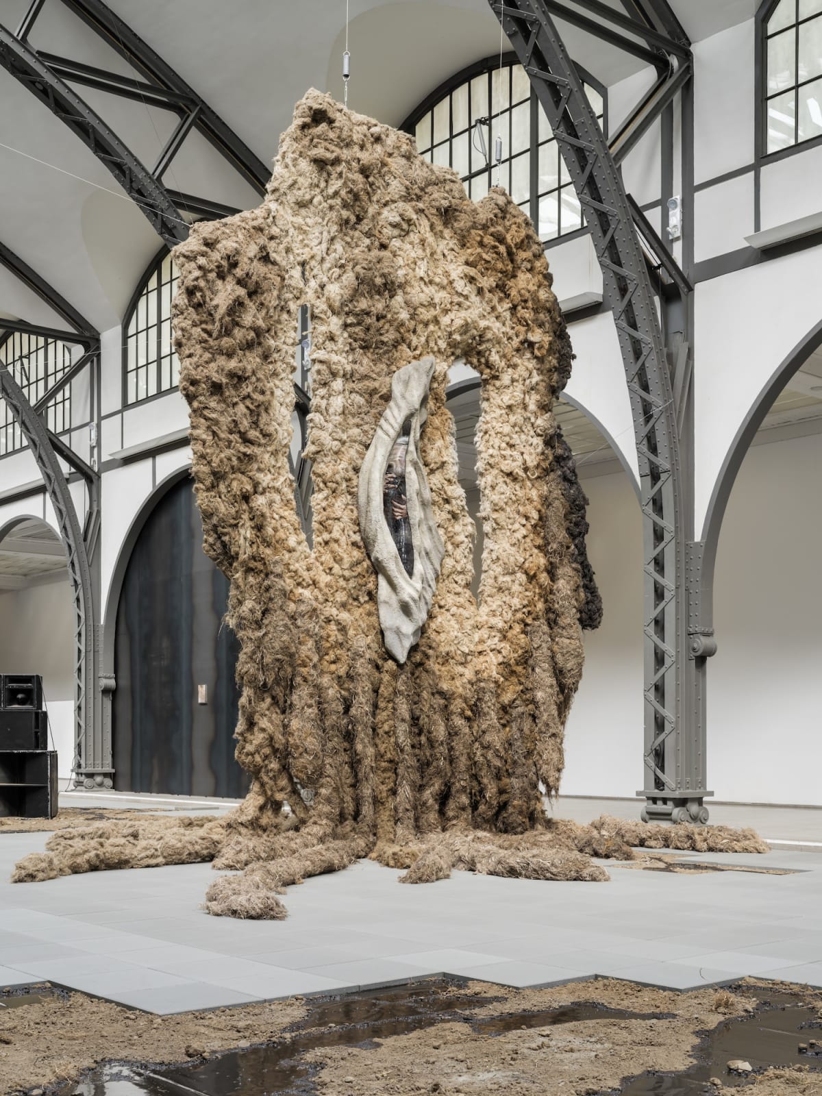 Klára Hosnedlová, Untitled (from the series embrace), 2025