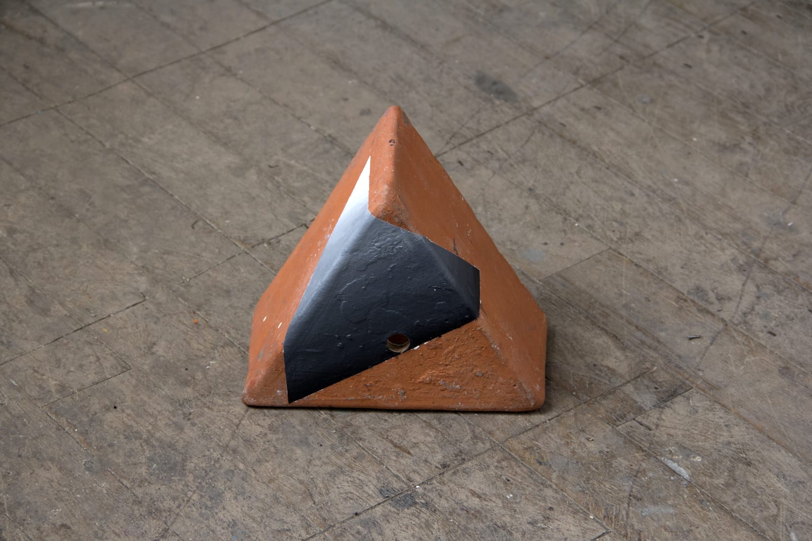 Sally Kindberg, Terracota Triangle 2, 2019