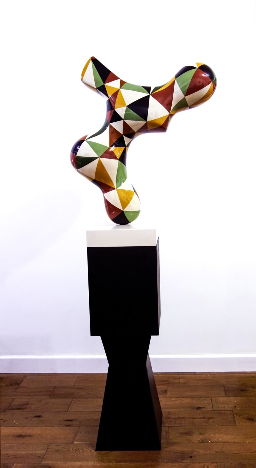 Soheila Sokhanvari, Love Me Do (Self Portrait Bust 1989), 2015