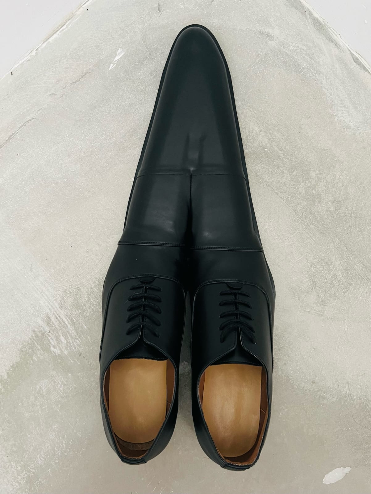 Jonny Briggs, Shoes to face the corner, 2021