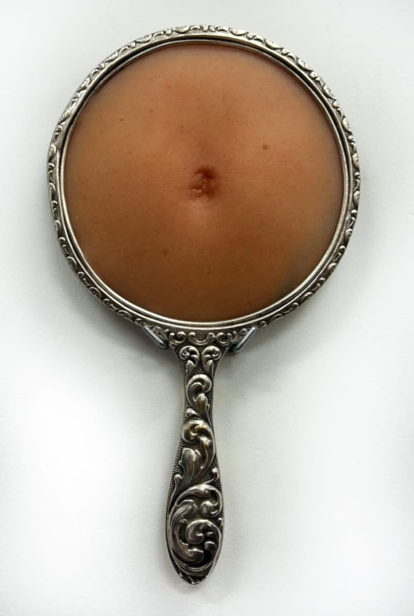 Manuela Benaim, Retratos navales, Navel Portrait II, 2025