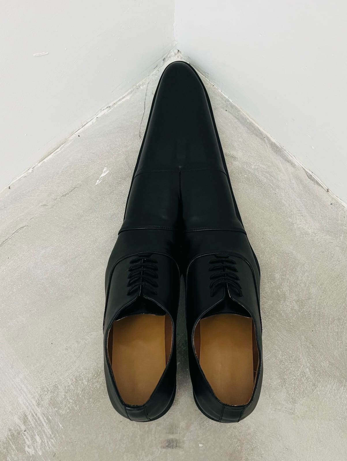 Jonny Briggs, Shoes to face the corner, 2021