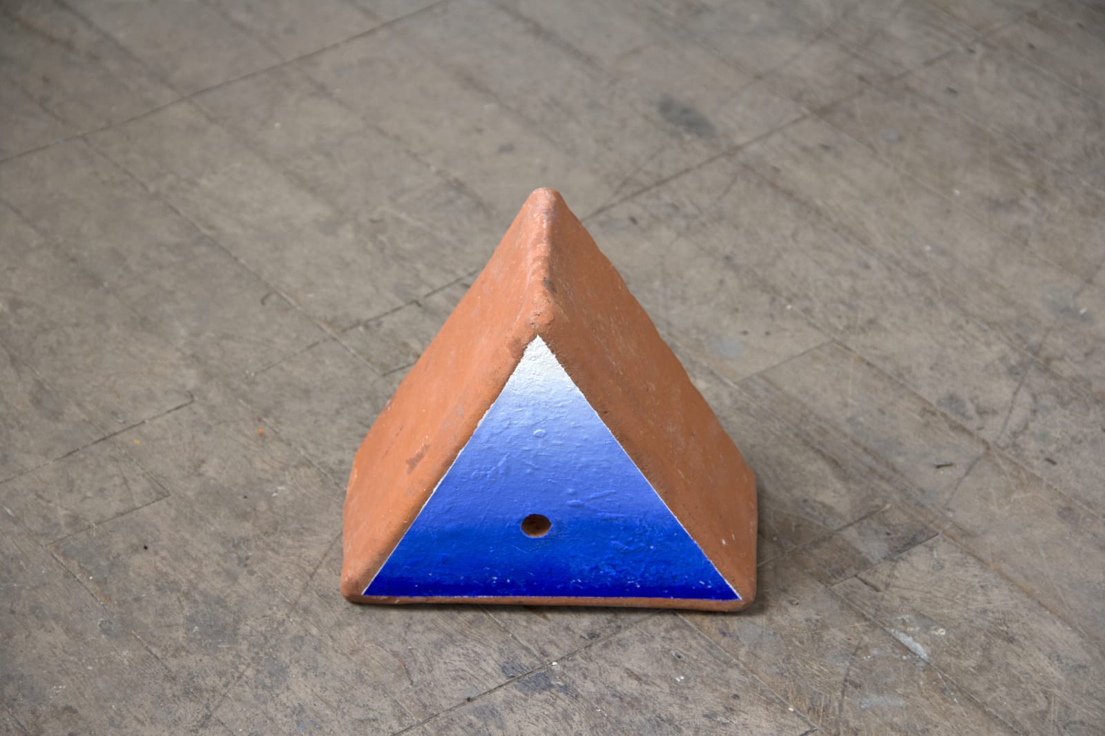 Sally Kindberg, Terracota Triangle 1, 2019