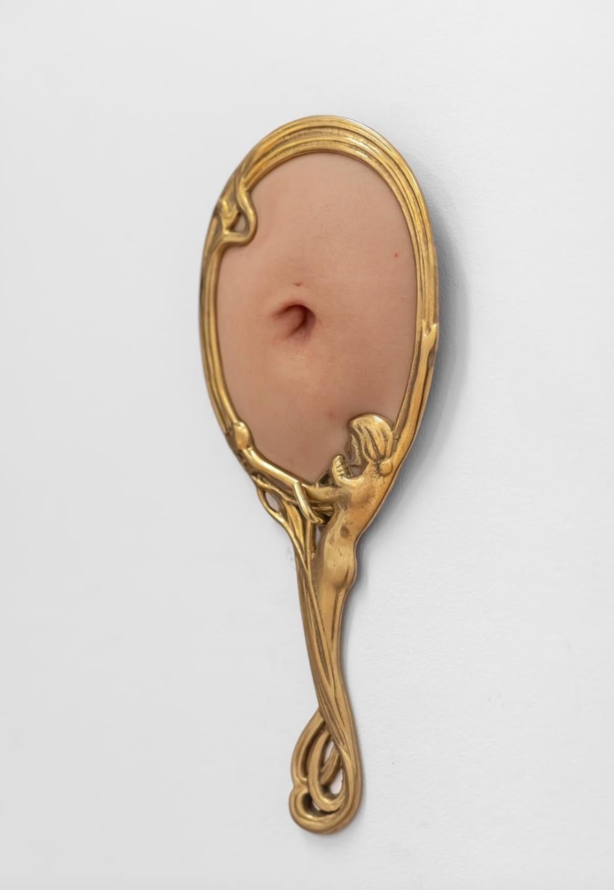 Manuela Benaim, Retratos navales, Navel Portrait I, 2025