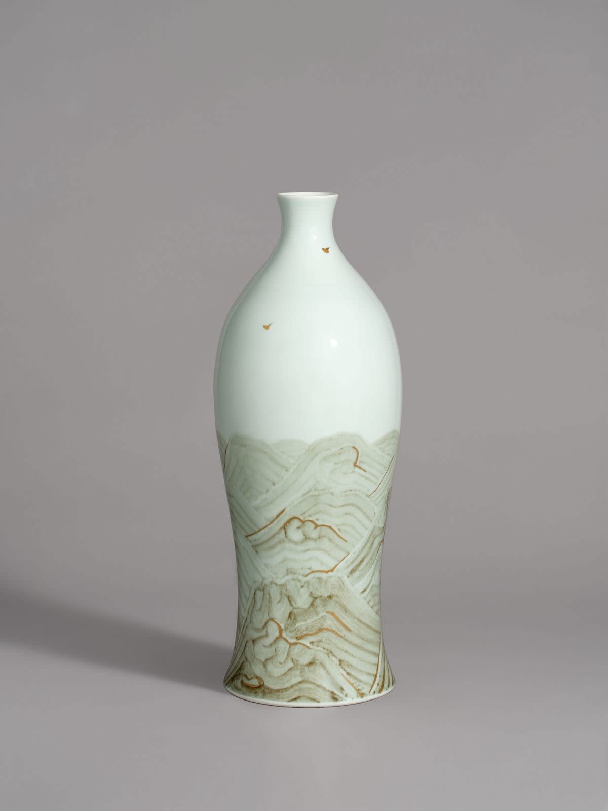 Bai Ming 白 明, A New Plum Vase – Warm Sun on Autumn Mountains《秋山暖陽 (新梅瓶)》, 2018-2019