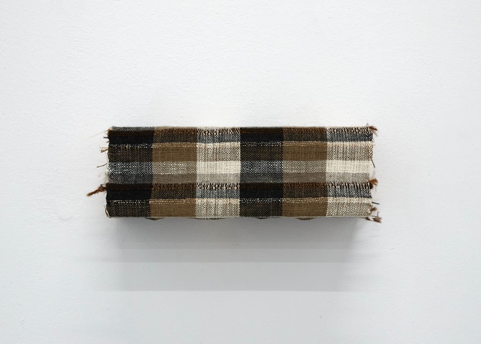 Daegan Wells, Extract from the research project Local Makers (weaving on pine block), 2022